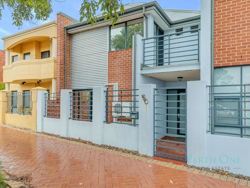 122 Lakeside Drive, Joondalup