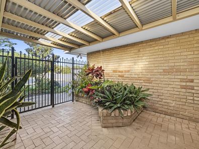 5 Ash Court, Halls Head WA 6210