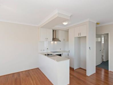 6/4 Hendra Street, Cloverdale WA 6105