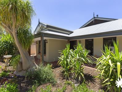 31 Yilgarn Street, Mundaring WA 6073