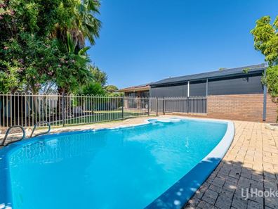 11 Moorine Court, Hillman WA 6168