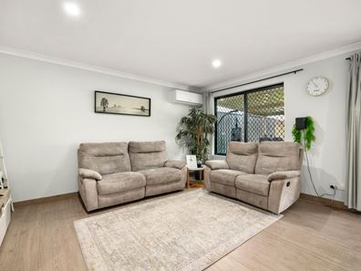 15 Muscari Close, Seville Grove WA 6112