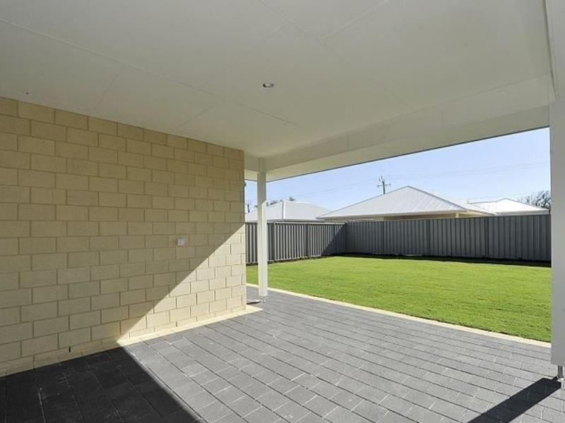 4 Vaucluse  Way, Coodanup WA 6210