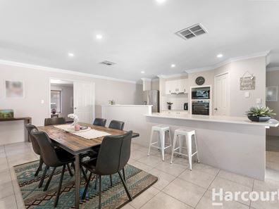 11 Ferncliffe Parkway, Meadow Springs WA 6210