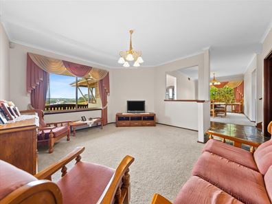 15 Rhodes Rise, Coogee WA 6166