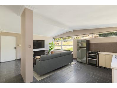 16 Crawford Road, Orelia WA 6167