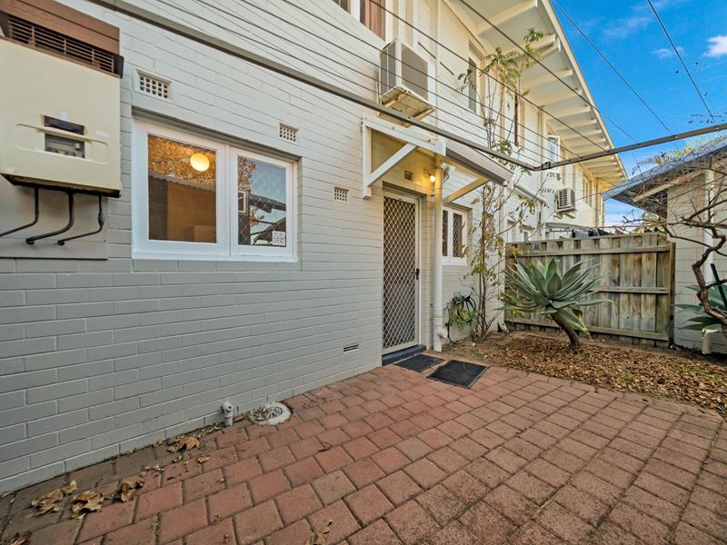 13/3 Derrington Crescent, Balga