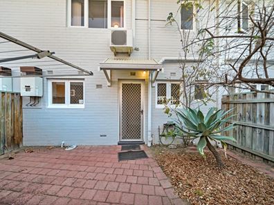 13/3 Derrington Crescent, Balga WA 6061