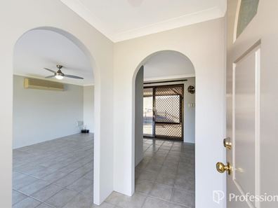 4 Niagara Place, Greenfields WA 6210