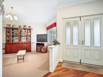 16 Frampton Crescent, Canning Vale WA 6155