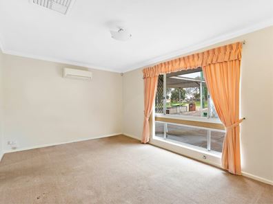 18 Morrit Way, Parmelia WA 6167