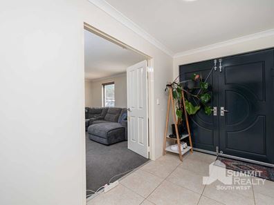 5 Batman Way, Dalyellup WA 6230