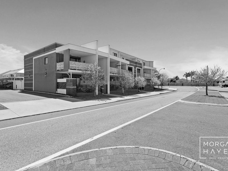 2/1 Glenariff Boulevard, Canning Vale WA 6155