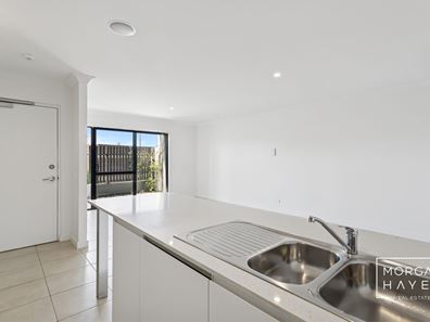 2/1 Glenariff Boulevard, Canning Vale WA 6155