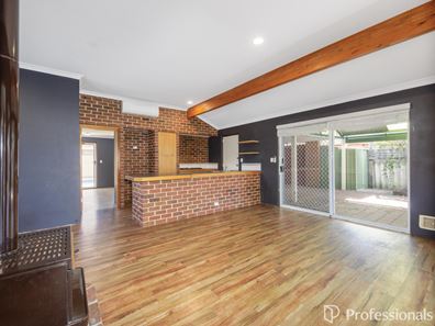 22 Coomer Elbow, South Guildford WA 6055