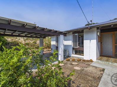 1/10 Mippi Road, Halls Head WA 6210