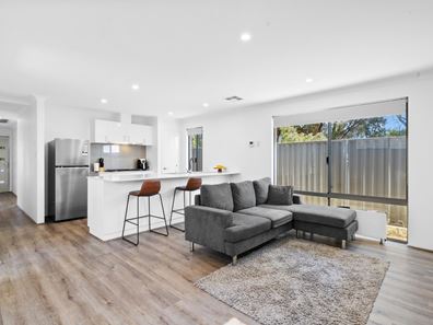 27 Cascade Road, Lakelands WA 6180