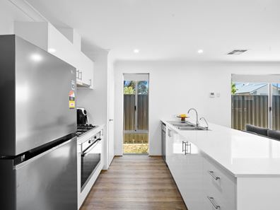 27 Cascade Road, Lakelands WA 6180