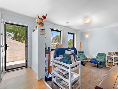 3 Adelina Court, Camillo WA 6111