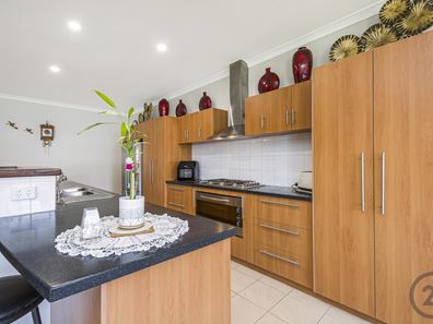 83 Leslie Street, Dudley Park WA 6210