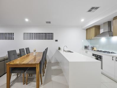 10 Pine Valley Pass, Connolly WA 6027