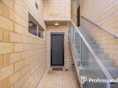 2/2 Aldwick Place, Balga WA 6061