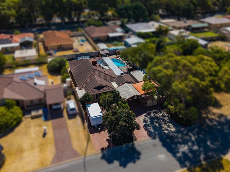 32 Fairway Crescent, Meadow Springs WA 6210