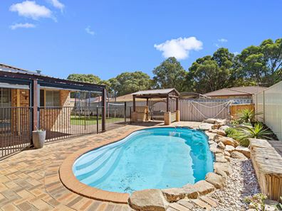 32 Fairway Crescent, Meadow Springs WA 6210