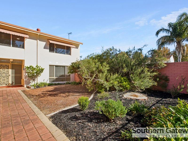 6 Roach Place, Orelia WA 6167