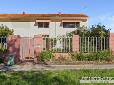 6 Roach Place, Orelia WA 6167