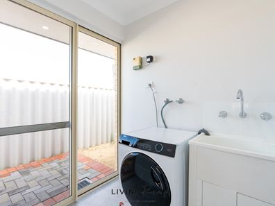 Room/6  10 Scholar Close, Marangaroo WA 6064