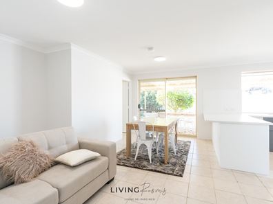 Room/6  10 Scholar Close, Marangaroo WA 6064