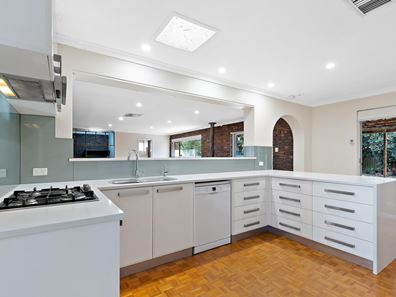17 Earls Court, Thornlie WA 6108