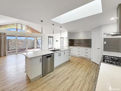 29 Comet Corner, Mckail WA 6330