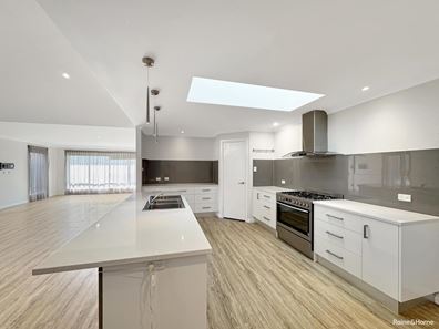 29 Comet Corner, Mckail WA 6330