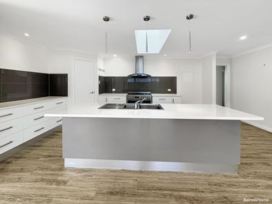29 Comet Corner, Mckail WA 6330