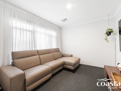 16 Warburton Street, Mandogalup WA 6167