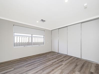 12 Scenograph Drive, Sinagra WA 6065