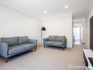 64 Hibiscus Street, Hammond Park WA 6164
