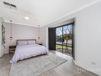 21 Silvertop Avenue, Halls Head WA 6210