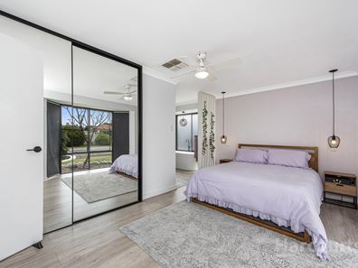 21 Silvertop Avenue, Halls Head WA 6210