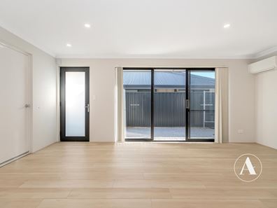 7B Kembla Way, Lakelands WA 6180