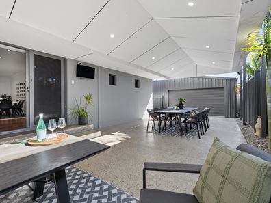 35 Blondell Drive, Lake Coogee WA 6166