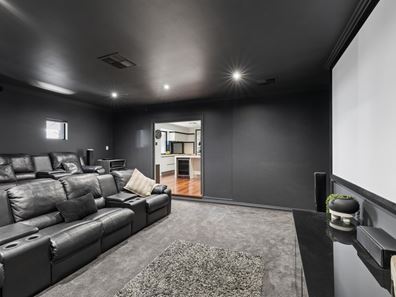 35 Blondell Drive, Lake Coogee WA 6166