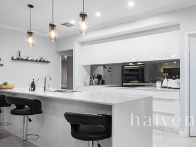 102 SAPPHIRE CHASE, Wellard WA 6170