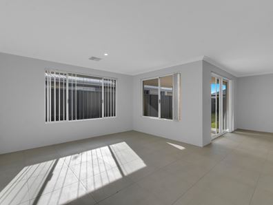 10 Carbine Way, Lakelands WA 6180