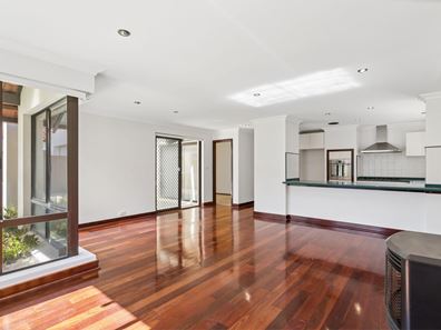 19 Belhus Drive, Trigg WA 6029