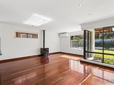 19 Belhus Drive, Trigg WA 6029