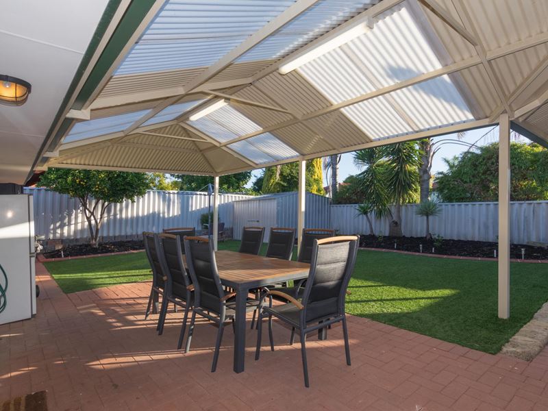 9 Cleveland Court, Marangaroo WA 6064