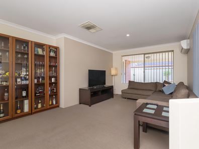 9 Cleveland Court, Marangaroo WA 6064